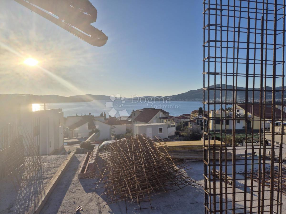 Stanovanje Okrug Gornji, Okrug, 74,51m2