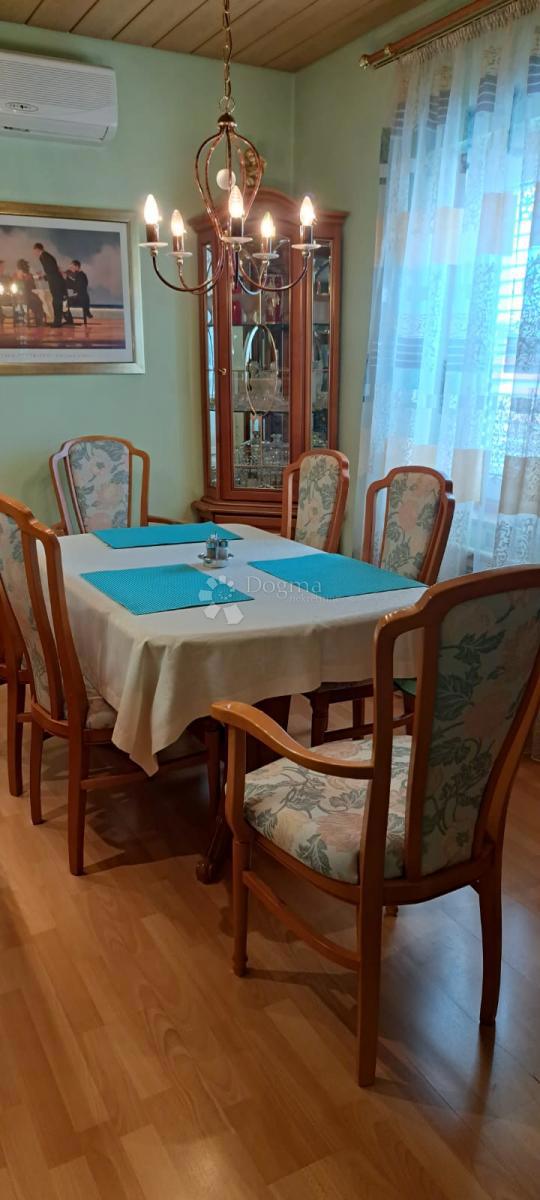 Hiša Centar, Gospić, 550m2