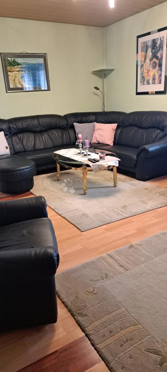 Hiša Centar, Gospić, 550m2