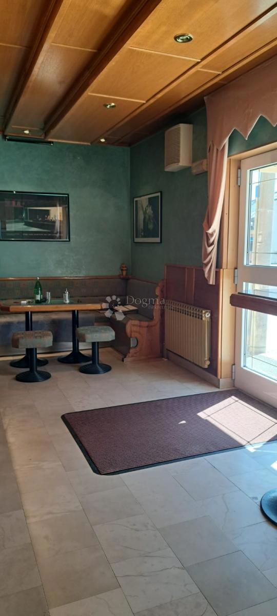 Hiša Centar, Gospić, 550m2