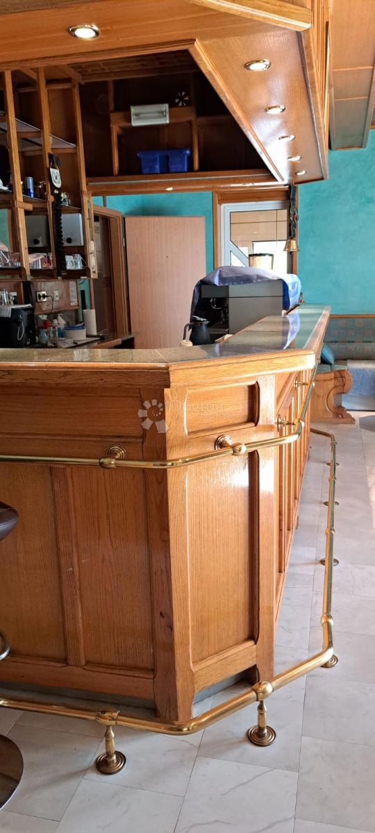 Hiša Centar, Gospić, 550m2