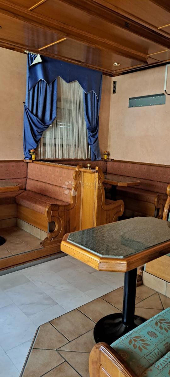 Hiša Centar, Gospić, 550m2