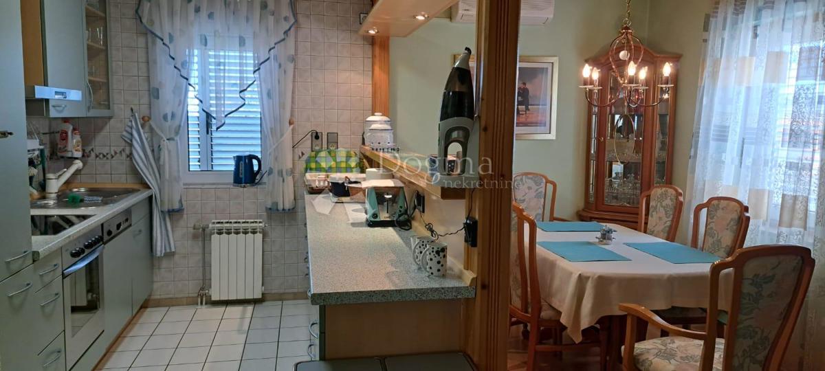 Hiša Centar, Gospić, 550m2