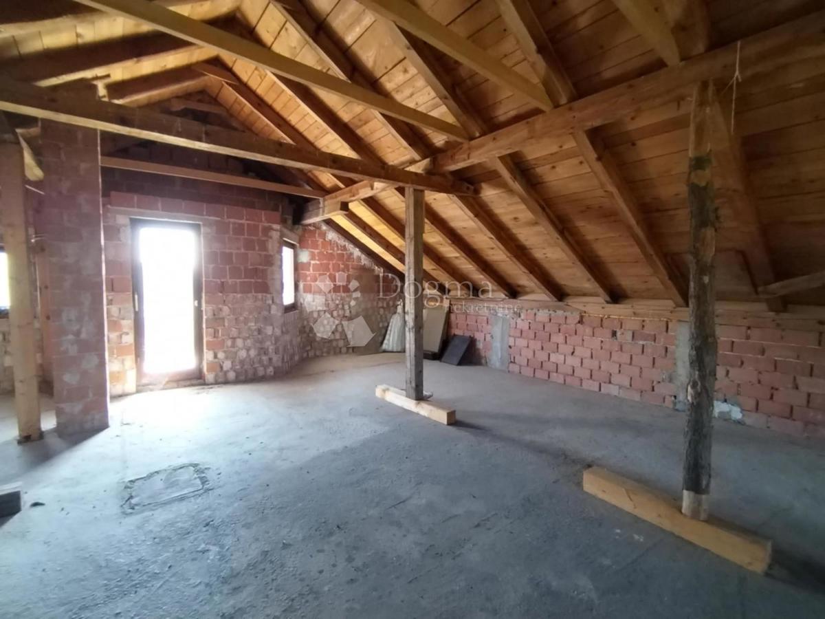 Hiša Mali Grabičani, Sokolovac, 218m2
