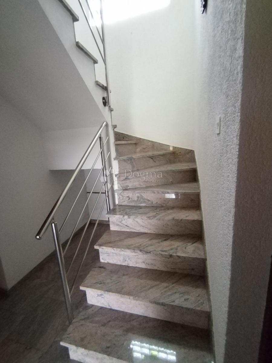 Hiša Mali Grabičani, Sokolovac, 218m2