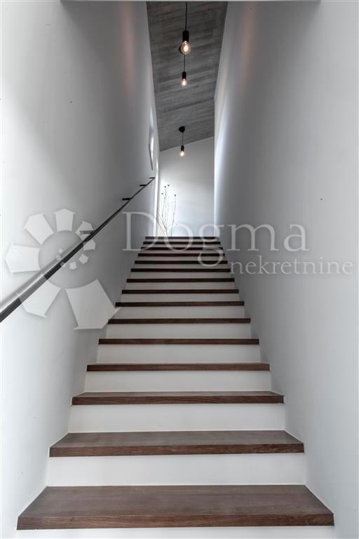 Hiša Rovinj, 200m2