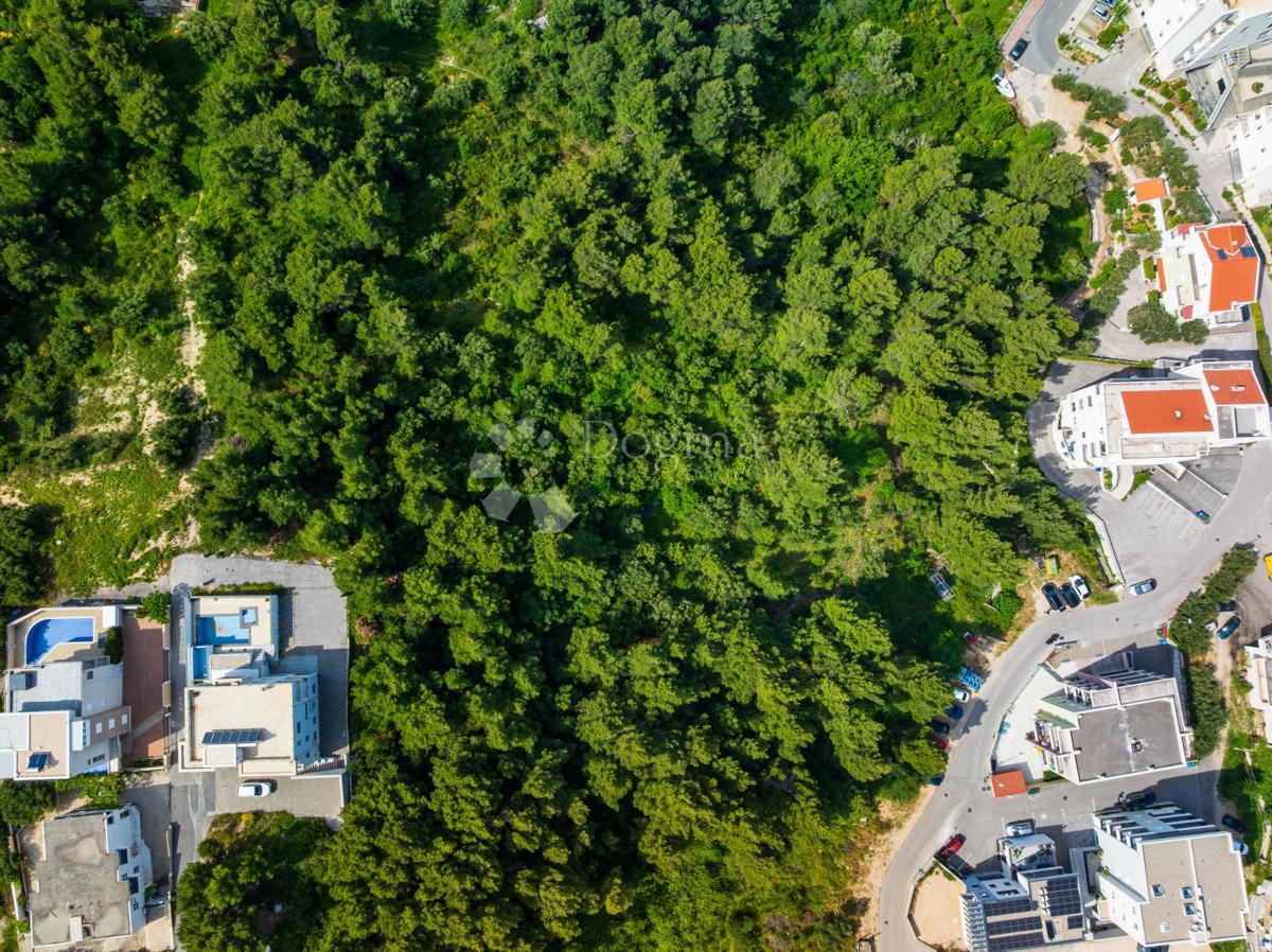 Zazidljivo zemljišče Makarska, 2.017m2