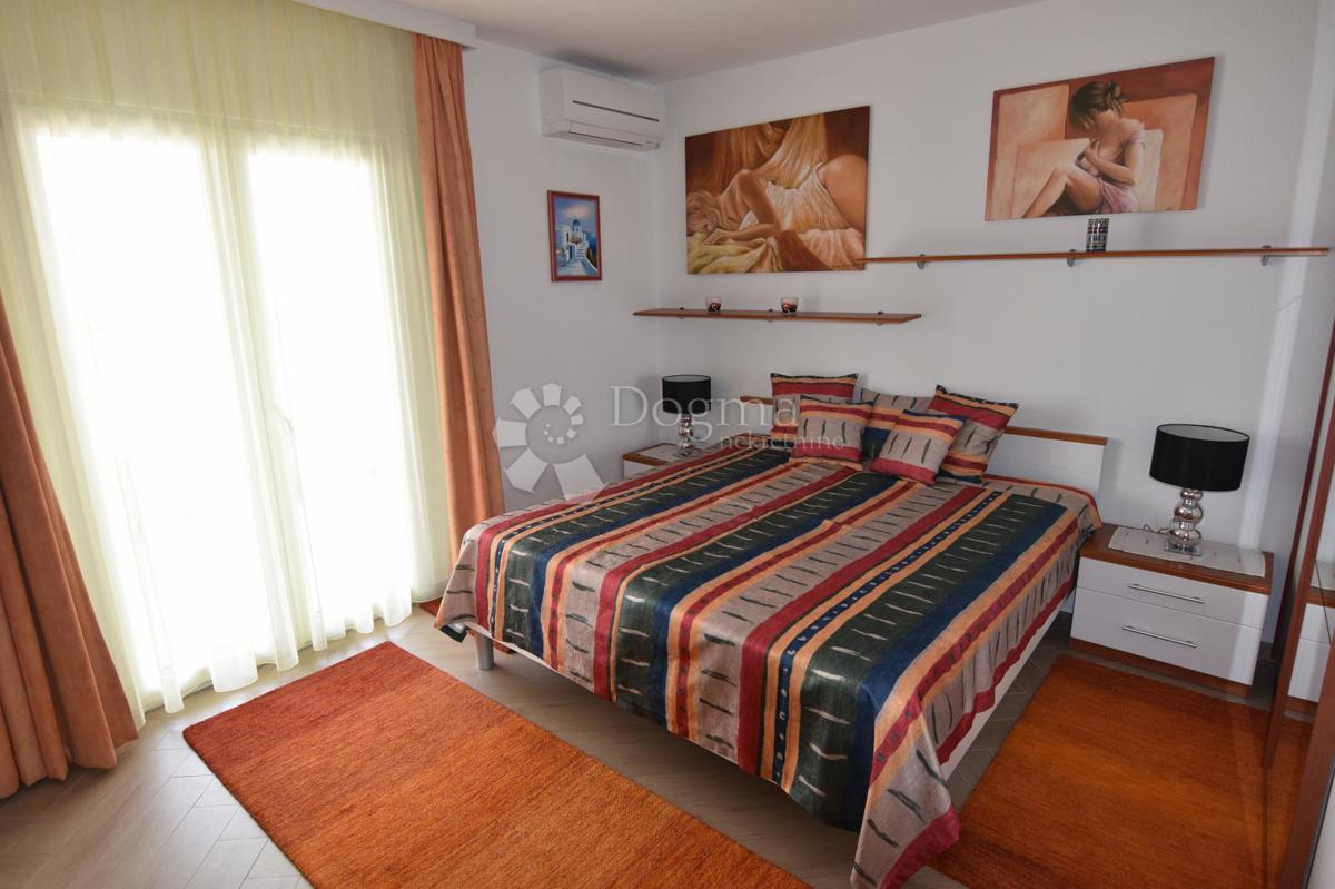 Hiša Okrug Gornji, Okrug, 690m2