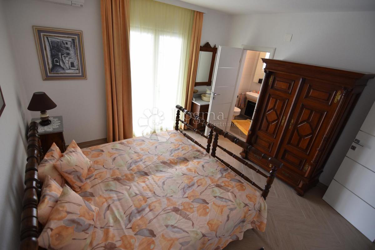 Hiša Okrug Gornji, Okrug, 690m2