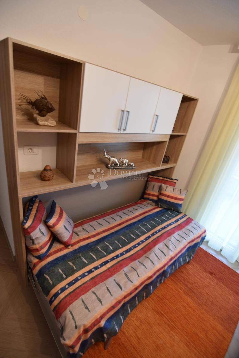 Hiša Okrug Gornji, Okrug, 690m2