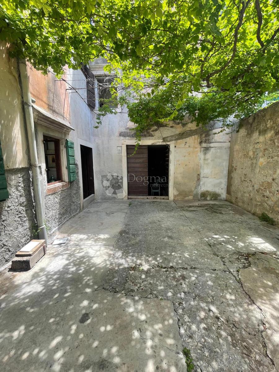 Hiša Grad, Šibenik, 180,93m2