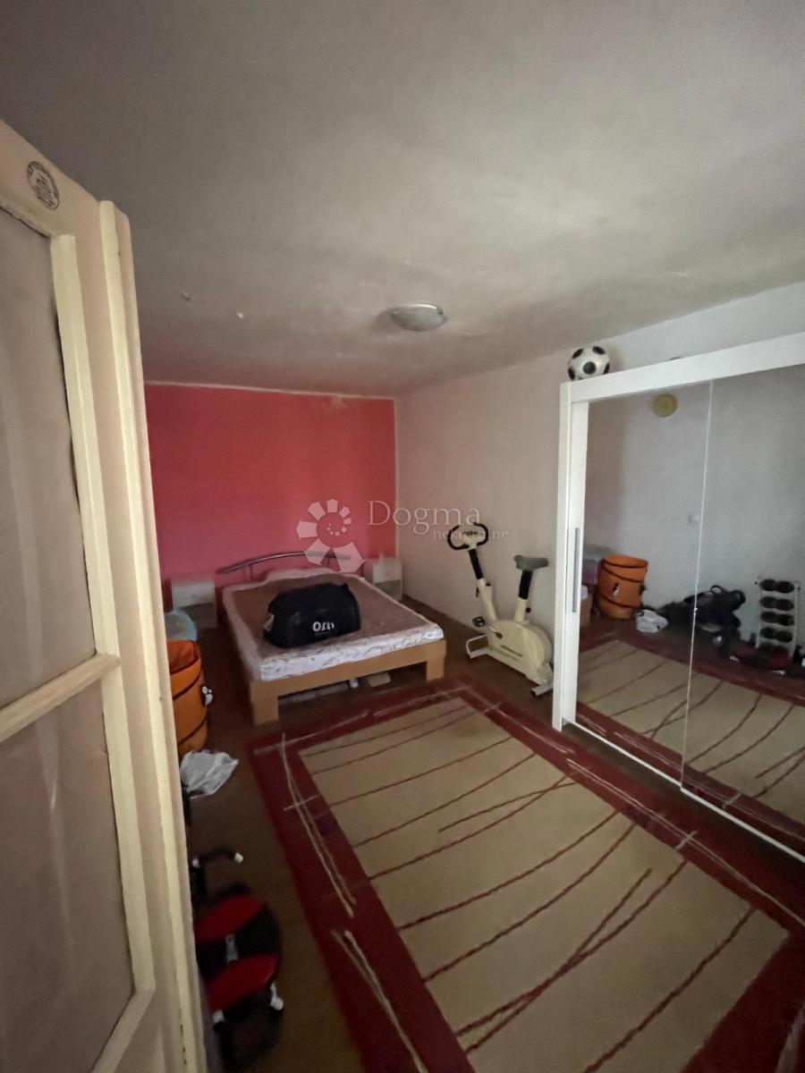 Hiša Grad, Šibenik, 180,93m2