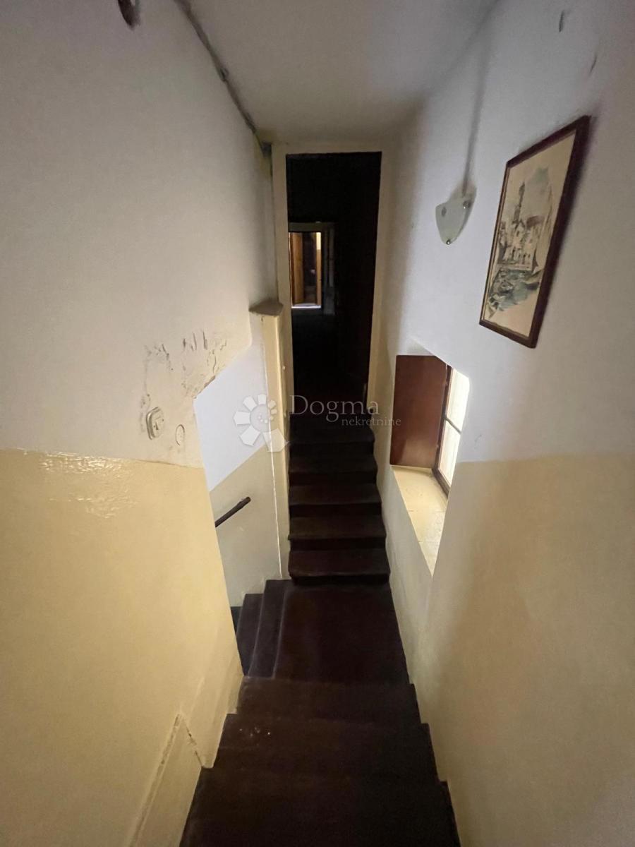 Hiša Grad, Šibenik, 180,93m2
