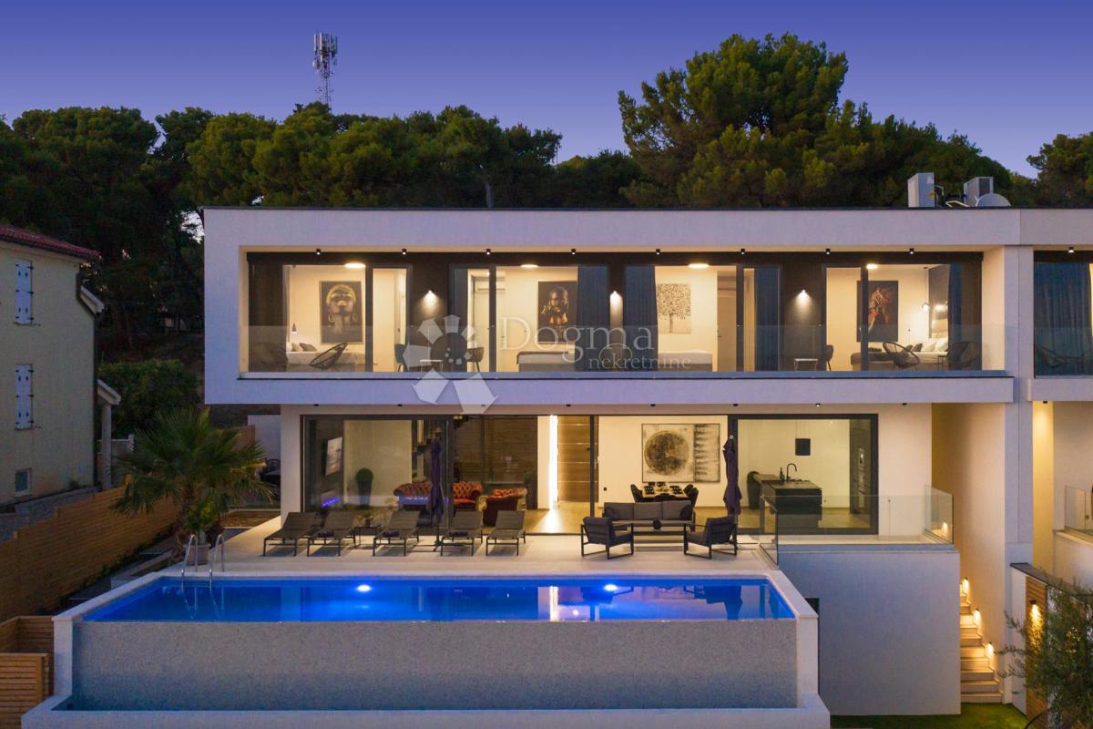 Hiša Medulin, 300m2