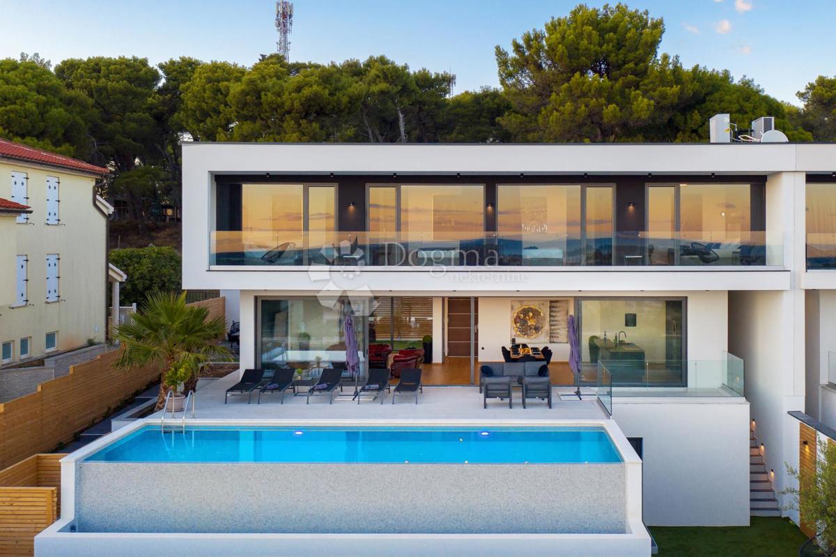 Hiša Medulin, 300m2