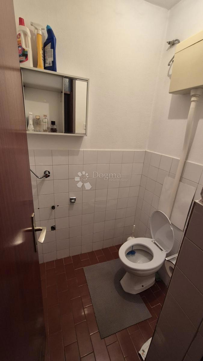Stanovanje Centar, Gospić, 75m2