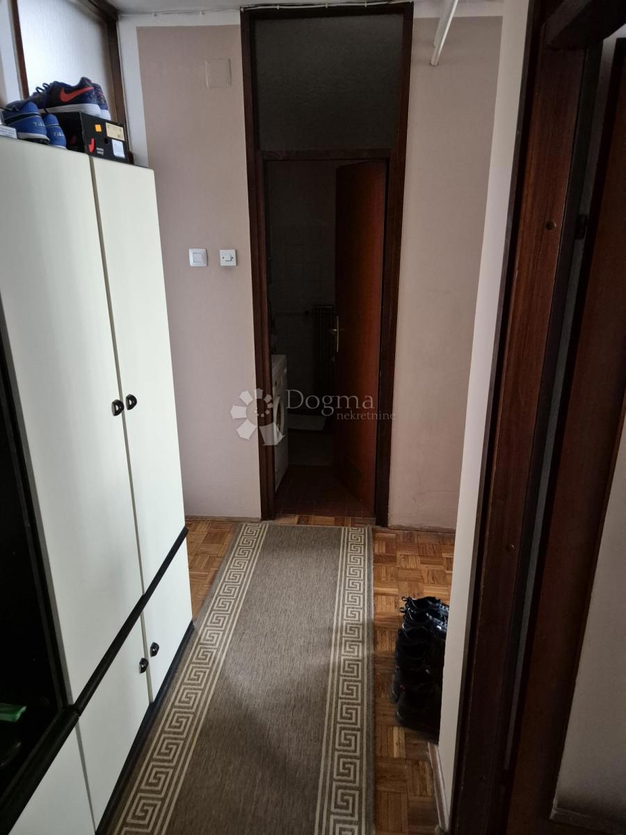 Stanovanje Centar, Gospić, 75m2