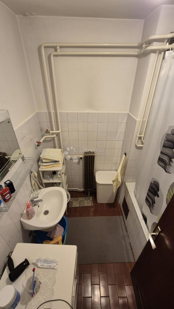 Stanovanje Centar, Gospić, 75m2