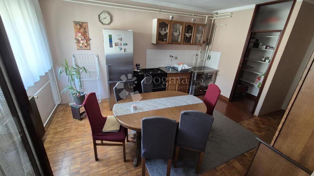 Stanovanje Centar, Gospić, 75m2