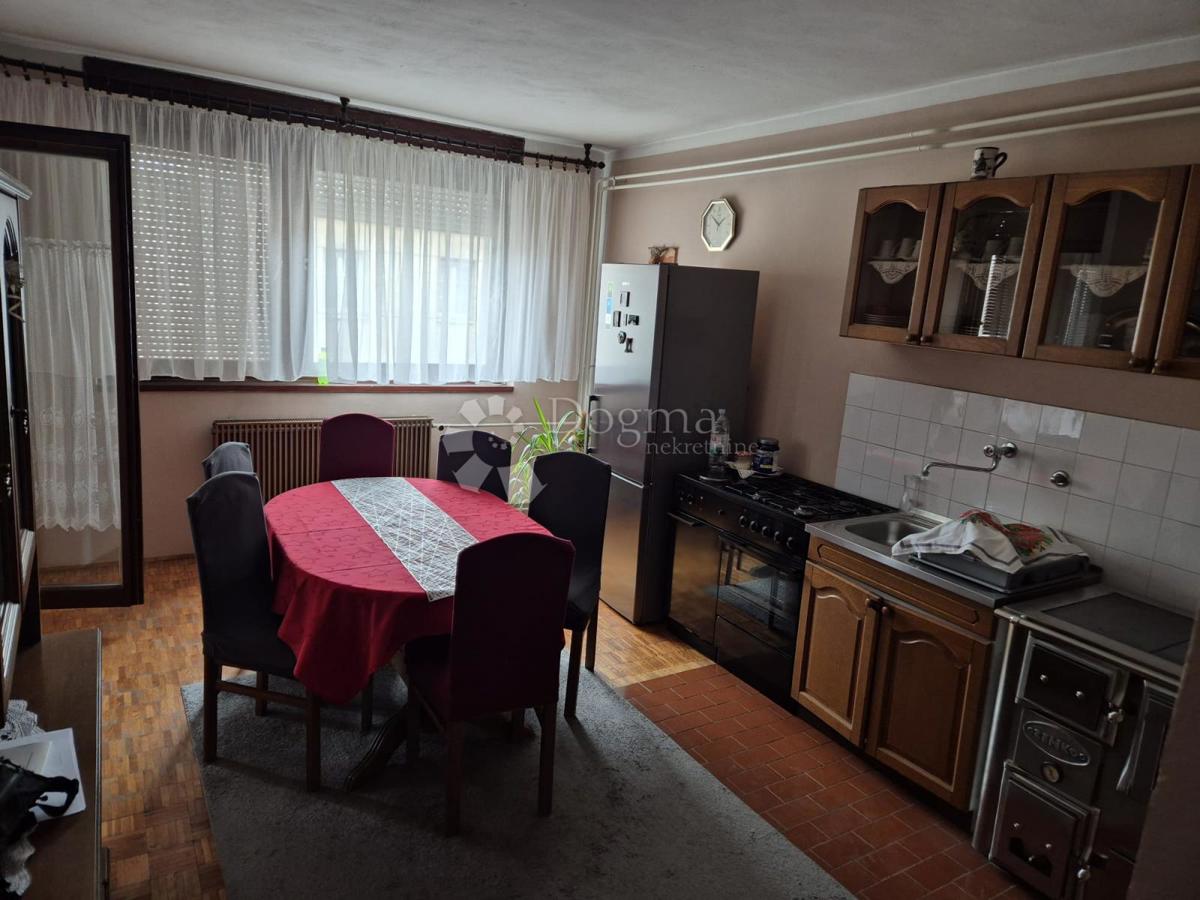 Stanovanje Centar, Gospić, 75m2