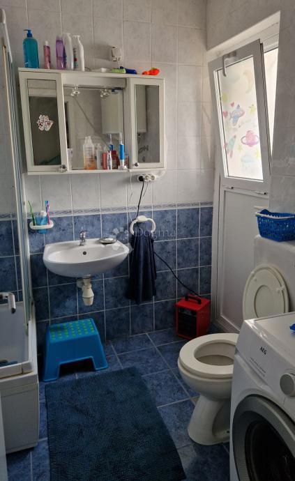 Stanovanje Ubli, Lastovo, Trg svetog Perta, 67m2