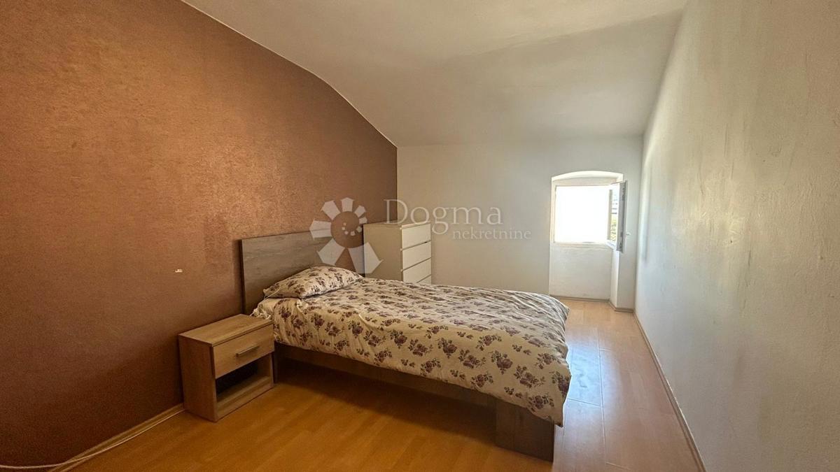 INVESTICIJSKA PRILOŽNOST - 2 STANOVANJI V SAMEM CENTRU ROVINJA!