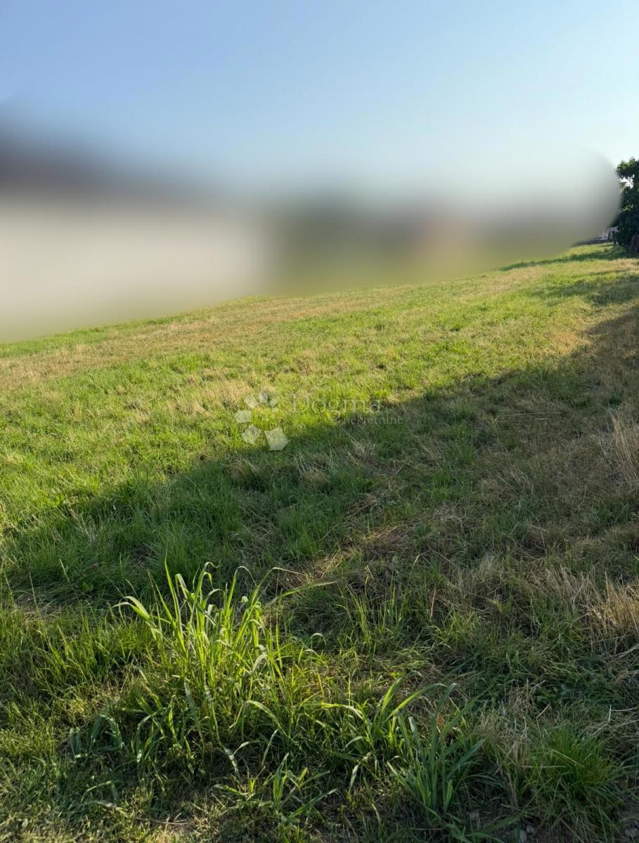 Zazidljivo zemljišče Petrijanec, 1.011m2