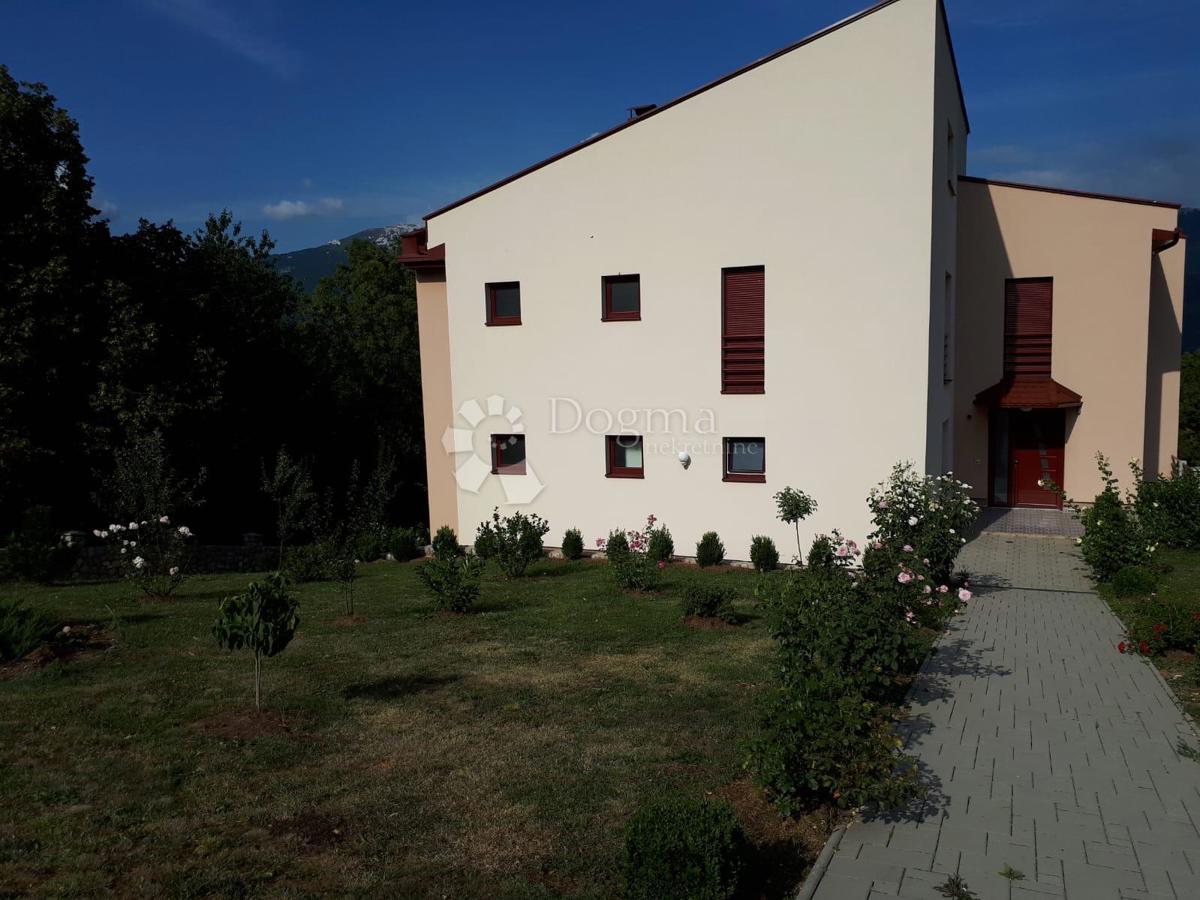 Prostorna luksuzna hiša v Korenici