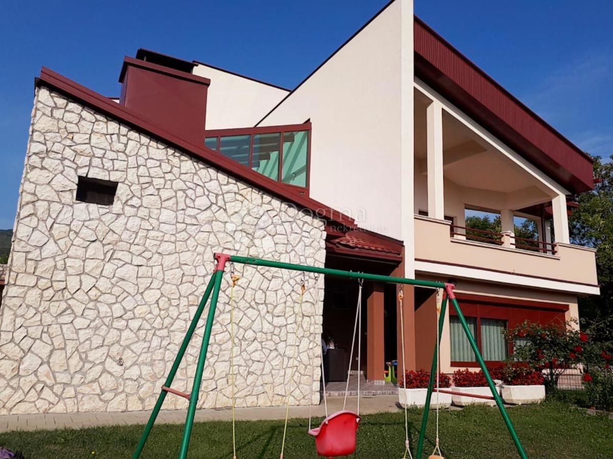 Prostorna luksuzna hiša v Korenici