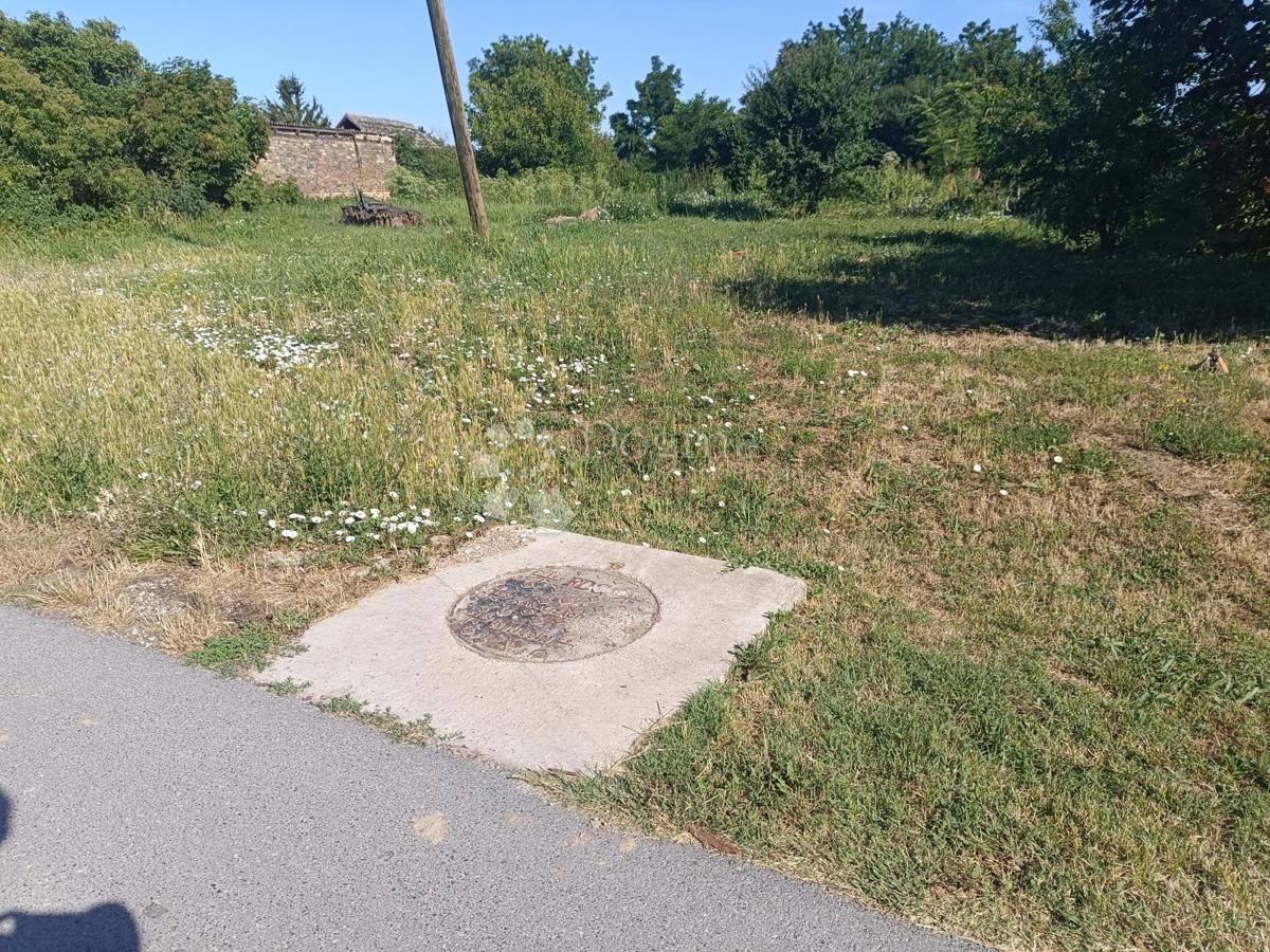 Zazidljivo zemljišče Branjin Vrh, Beli Manastir, 1.309m2