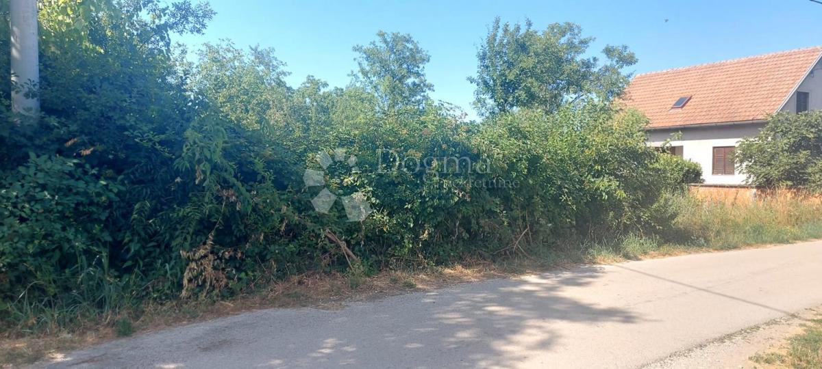 Zazidljivo zemljišče Cerić, Nuštar, 1.868m2