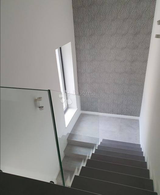 Hiša Kostrena, 300m2