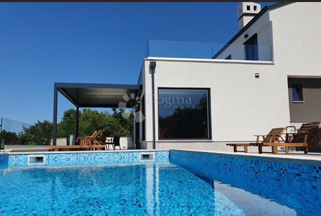 Hiša Kostrena, 300m2