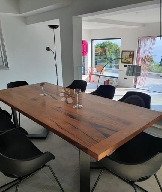 Hiša Kostrena, 300m2