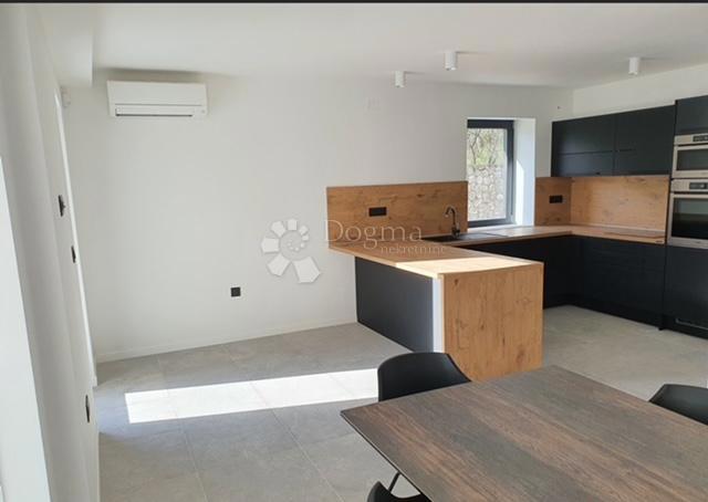 Hiša Kostrena, 300m2