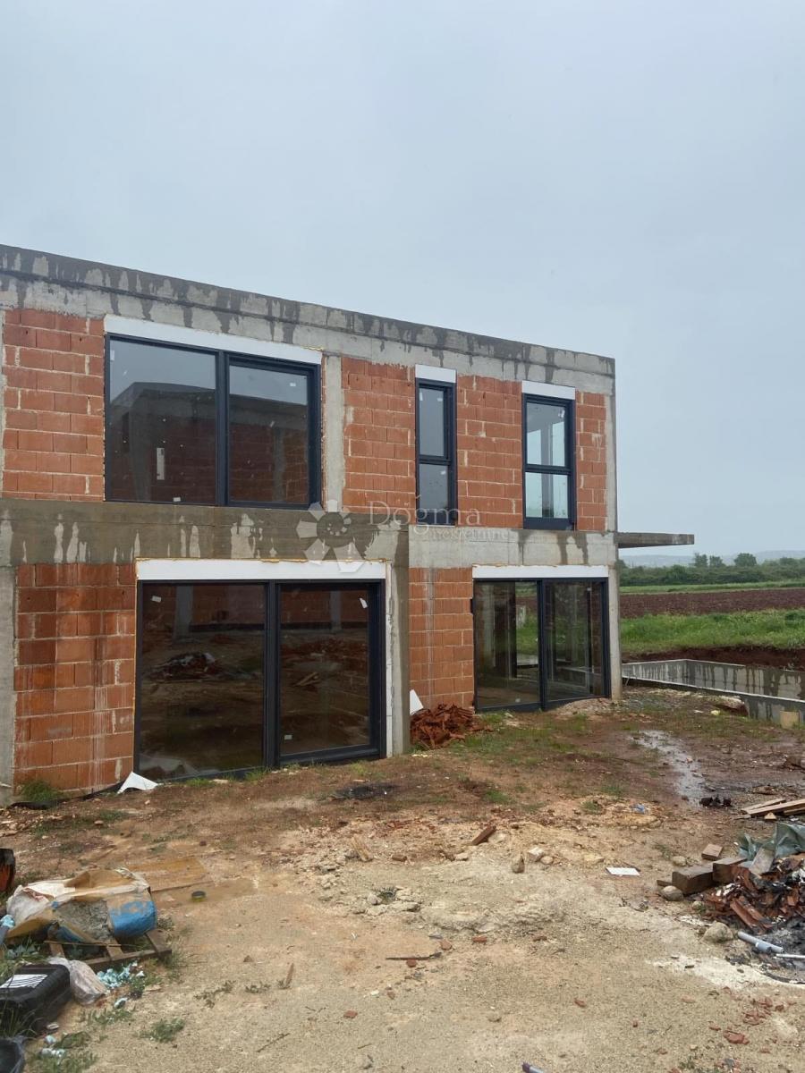 Hiša Tar, Tar-Vabriga, 260m2