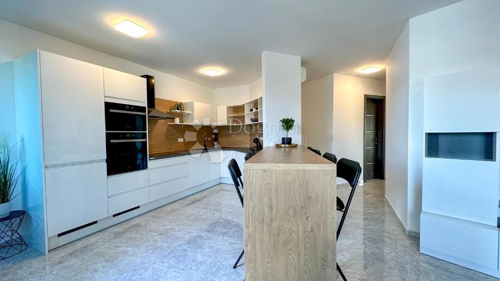 3 apartmaji v Pješčani uvali