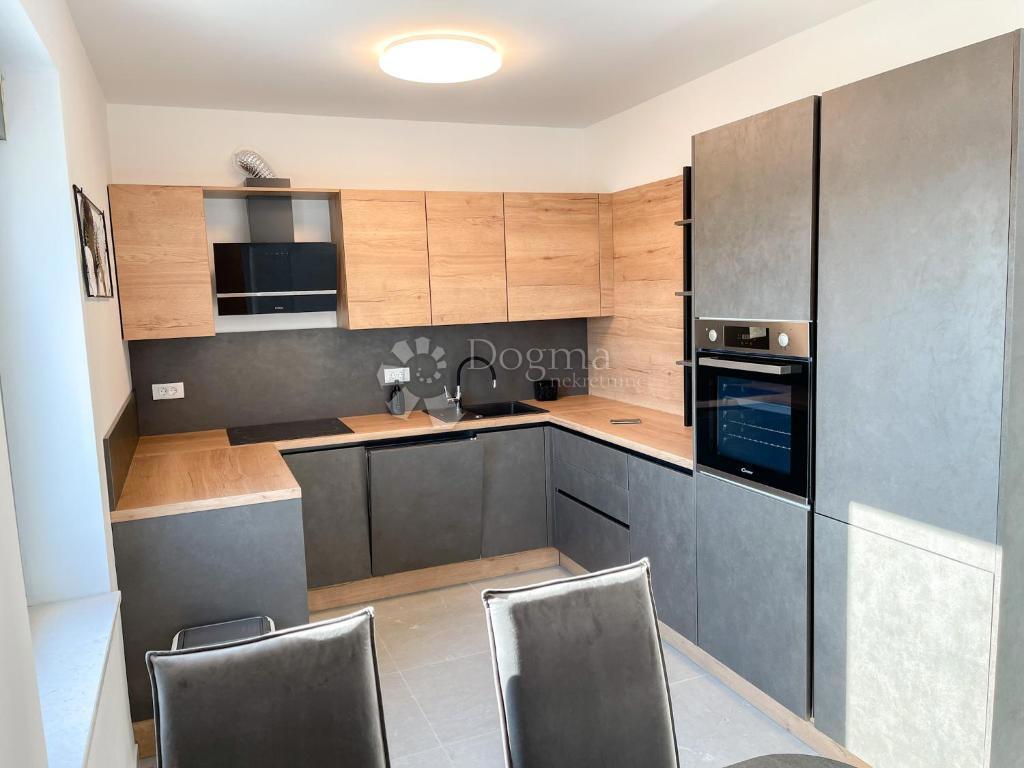 3 apartmaji v Pješčani uvali