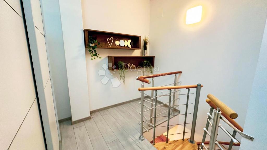 3 apartmaji v Pješčani uvali