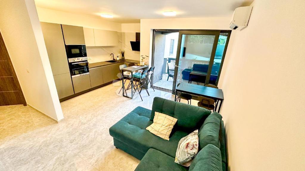 3 apartmaji v Pješčani uvali