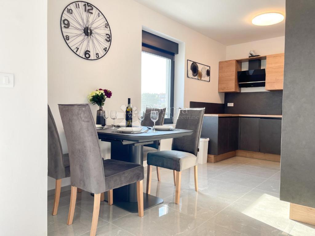 3 apartmaji v Pješčani uvali
