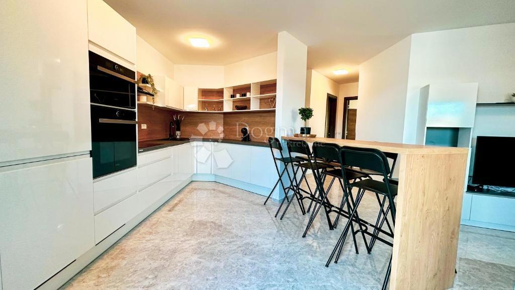 3 apartmaji v Pješčani uvali
