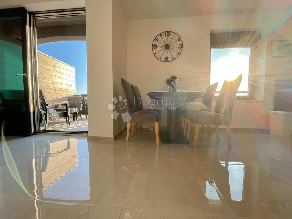 3 apartmaji v Pješčani uvali