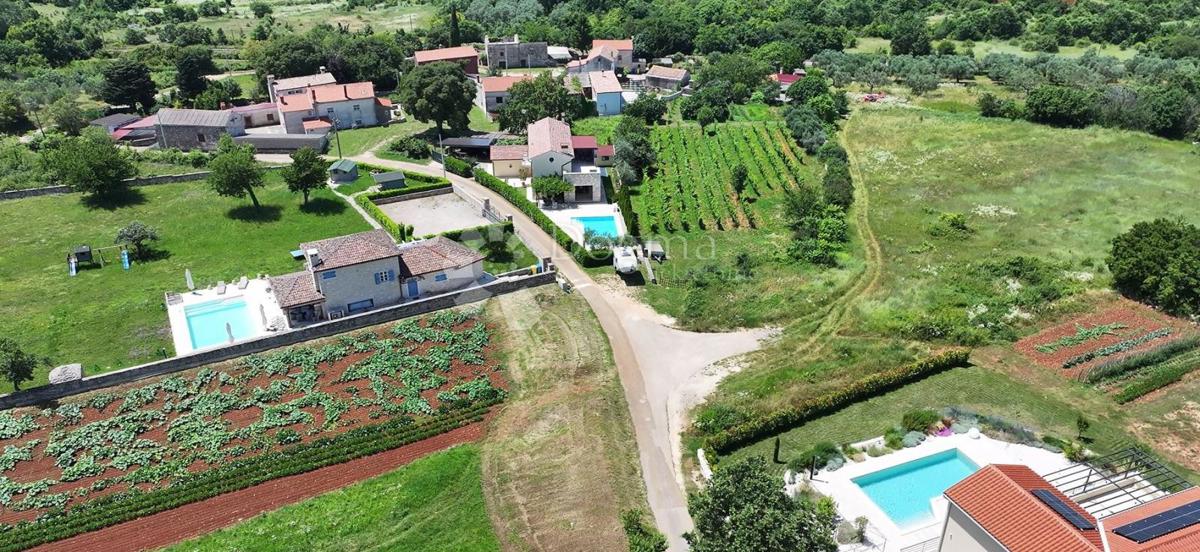 Zazidljivo zemljišče v bližini Svetvinčenta!