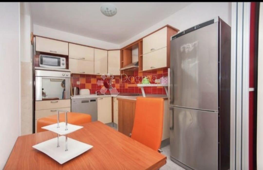 Stanovanje Duće, Dugi Rat, 49m2