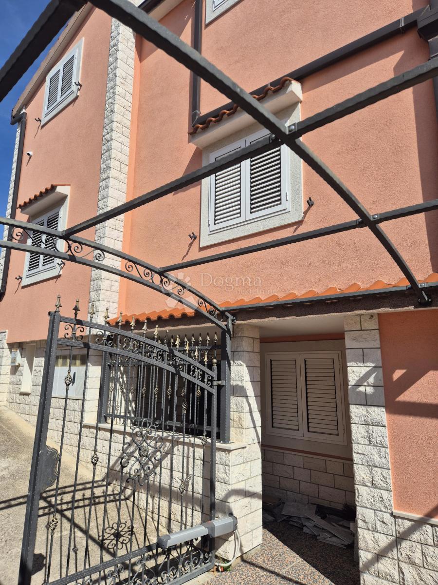 Hiša Sveti Kajo, Solin, 300m2