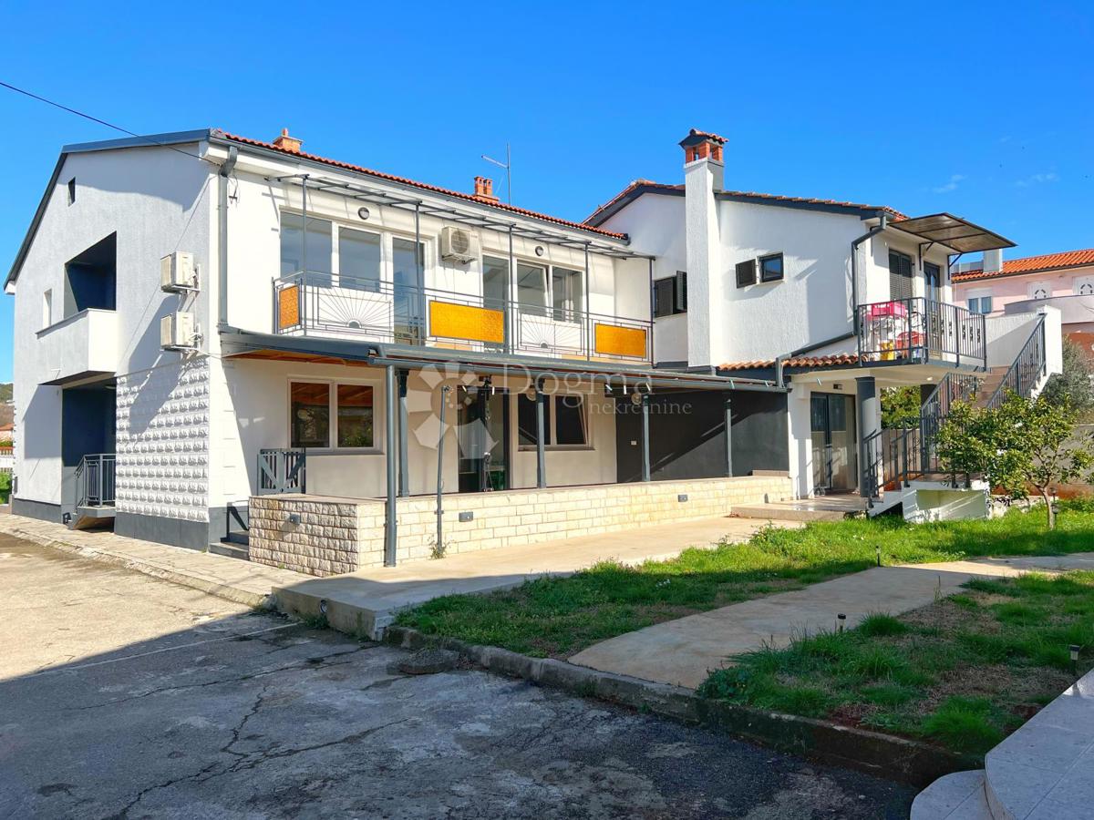 Hiša Medulin, 300m2