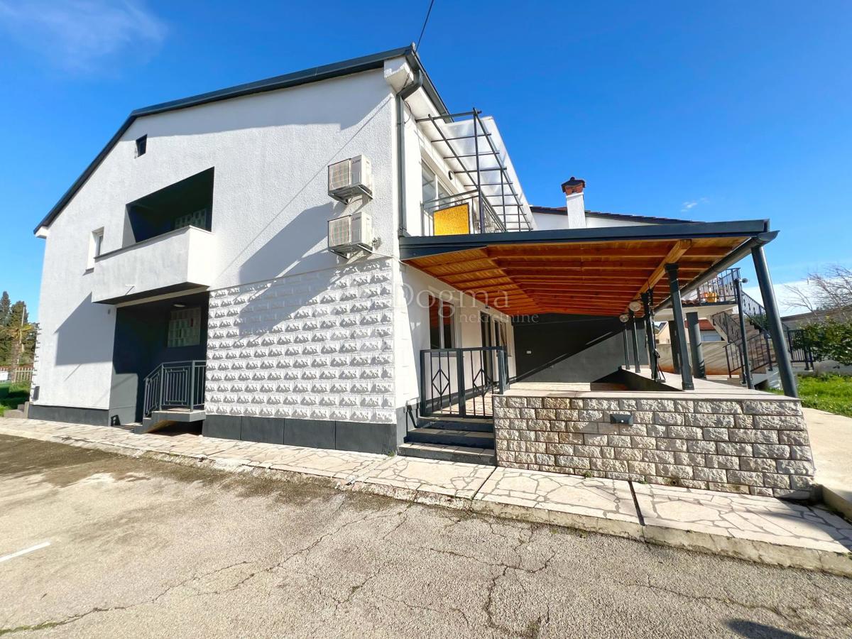 Hiša Medulin, 300m2