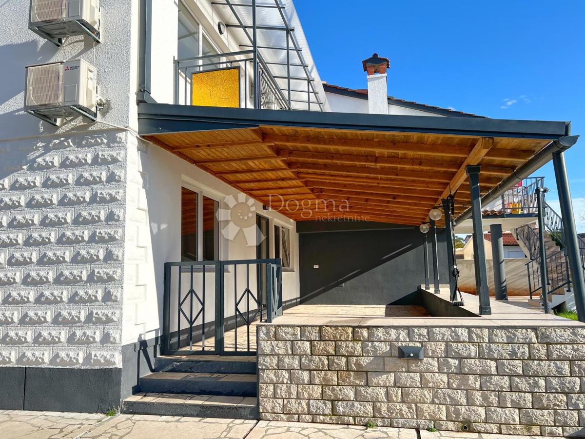 Hiša Medulin, 300m2