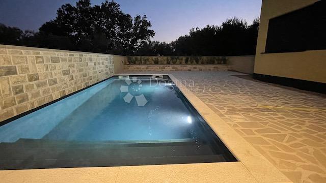 Stanovanje Maslenica, Jasenice, 107m2